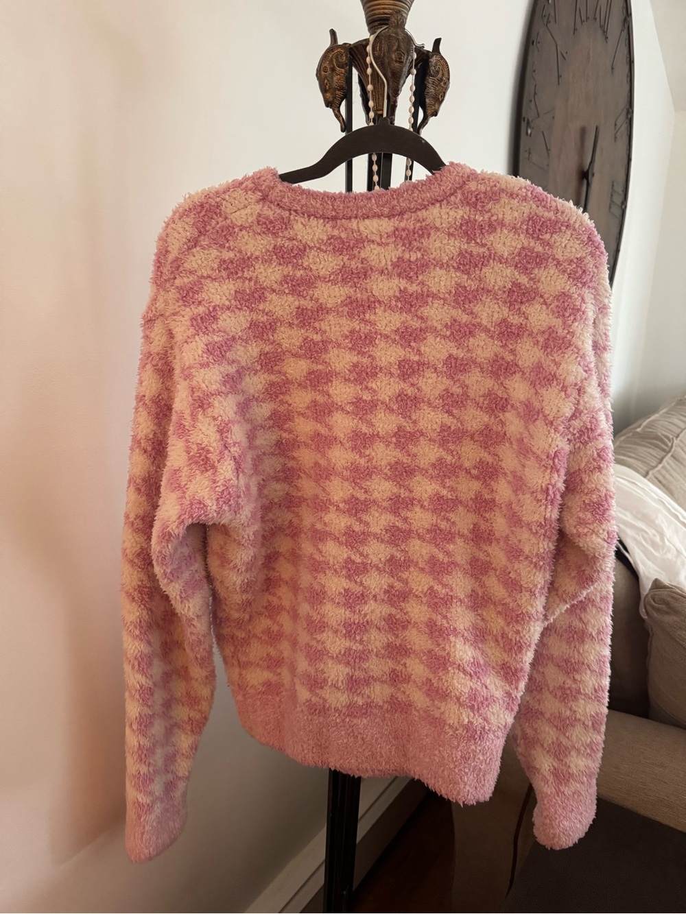 SKIMS Cozy Pink Houndstooth Crewneck - Picture 3 of 4